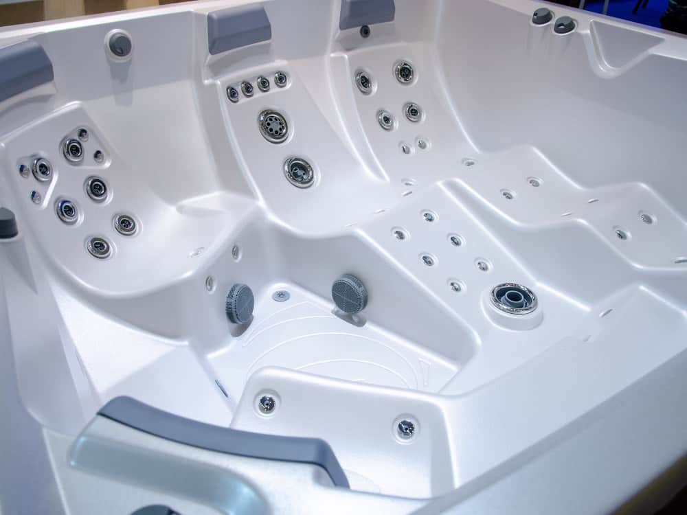 How does a hot tub work?