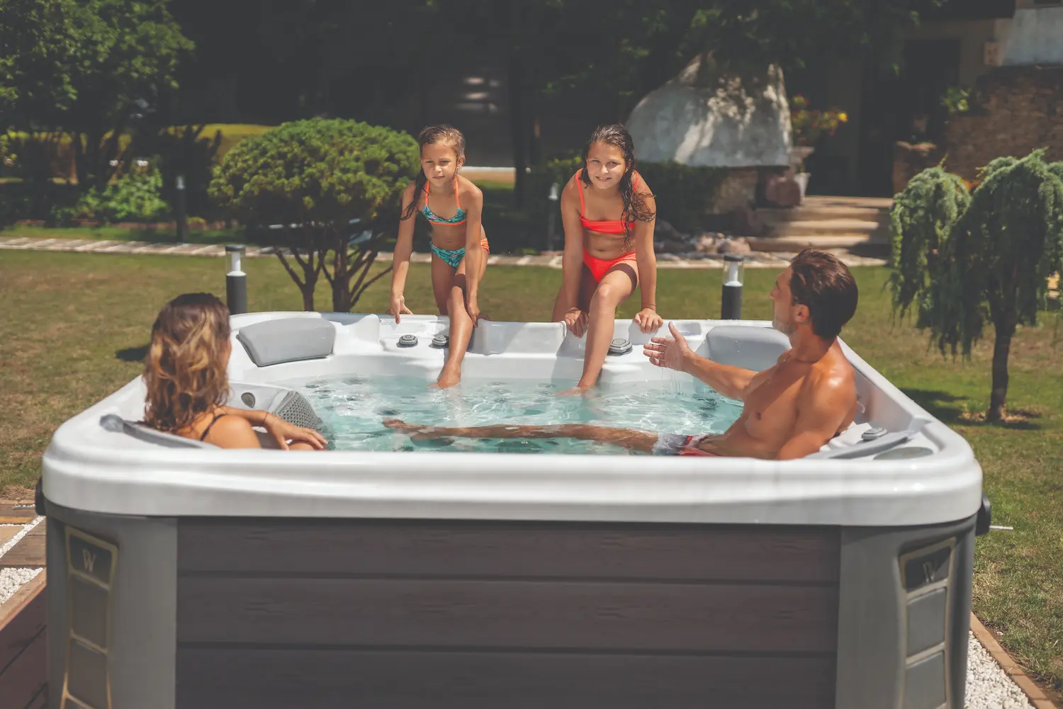 Easy to Access Hot Tub Idea