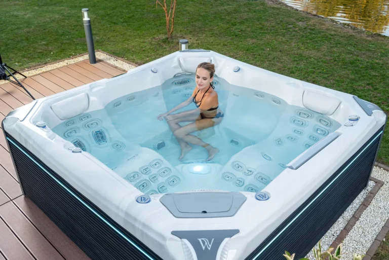 Wellis Everest Life Hot Tub Lifestyle Photo