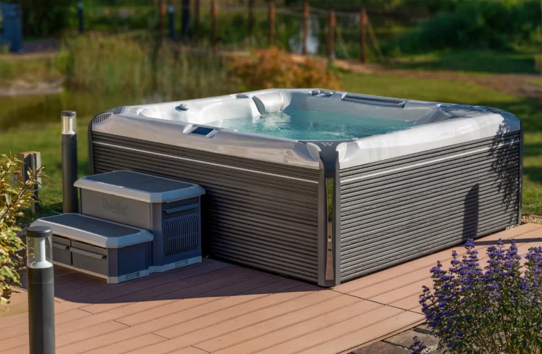 Wellis Everest Life Hot Tub