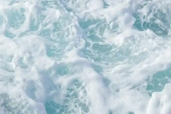 Hot tub saltwater system with salt cell chlorine generator