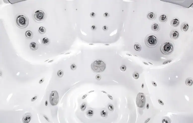 Corner seat and jets inside the Wellis Mont Blanc hot tub